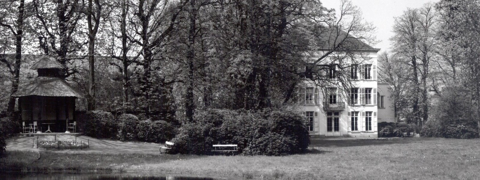 Een oude foto van het Valaarhof